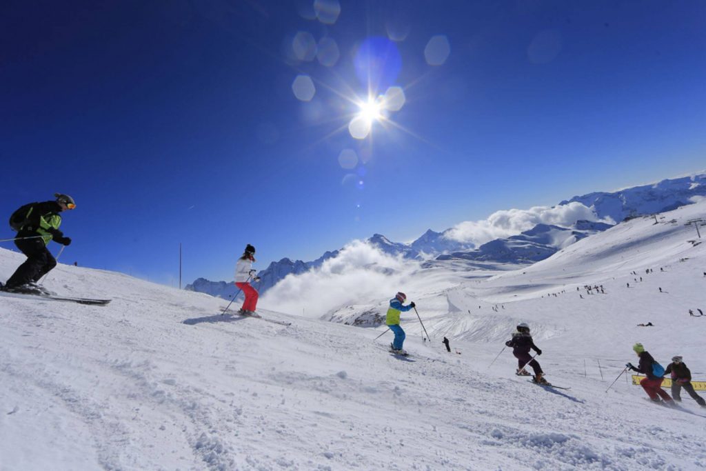 Schneesicher in die Saison: Skifahren im November