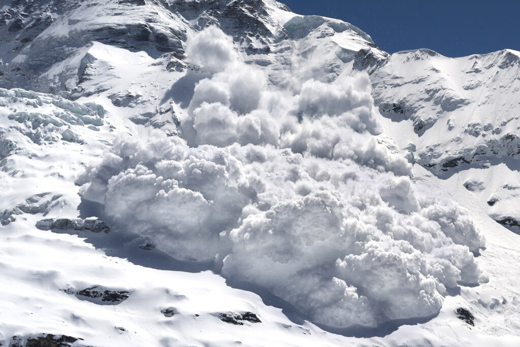 Von Lawinen bis Whiteout: Wenn Schnee zur Gefahr wird