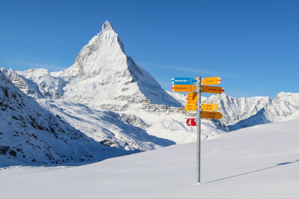 Riparte lo sci sull’arco alpino: Green pass sì o no?